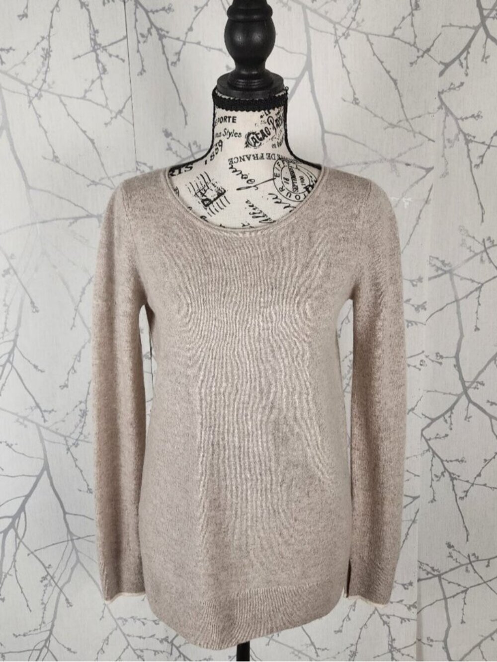 Club Monaco Cream 100% Cashmere Knit Round Neck Sweater
